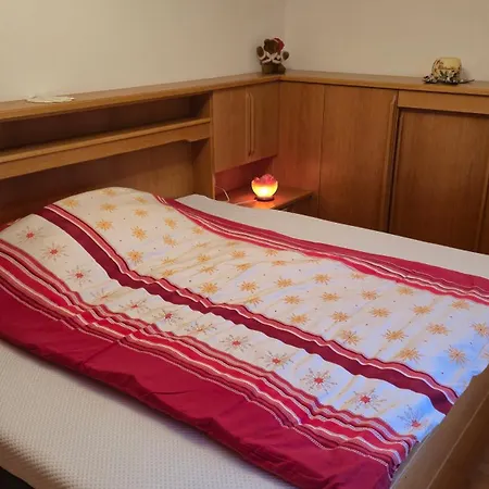 Monteur-gaestezimmer בית אירוח