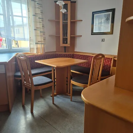 Monteur-gaestezimmer בית אירוח