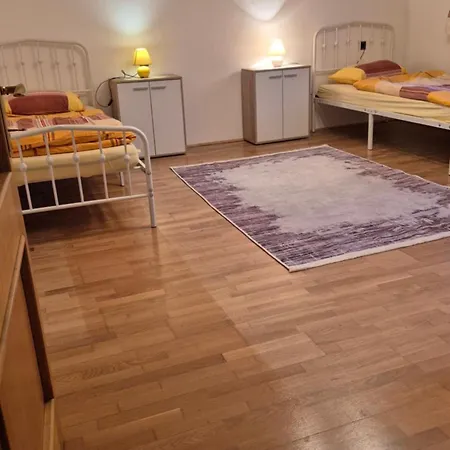 Monteur-gaestezimmer בית אירוח