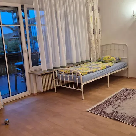Monteur-gaestezimmer בית אירוח Mank